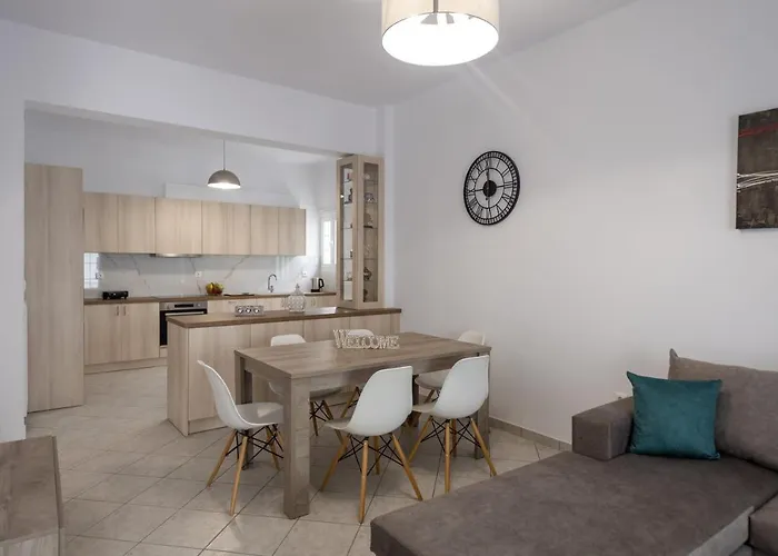 Parian Charming 3bedroom Apartment *